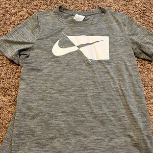 grey nike dri-fit shirt